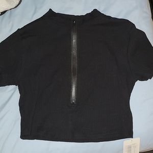 Black crop t-shirt with zipper in the front
